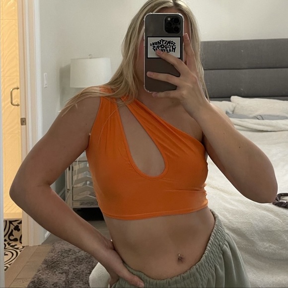 PrettyLittleThing Tops - PLT One Shoulder Top 🧡